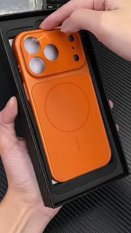 ốp độ iphone 17 màu cam cho anh em phông bạc #ốpđẹp #iphone17promax #oplungchongsoc #oplungsieumong #oplungmagsafe 