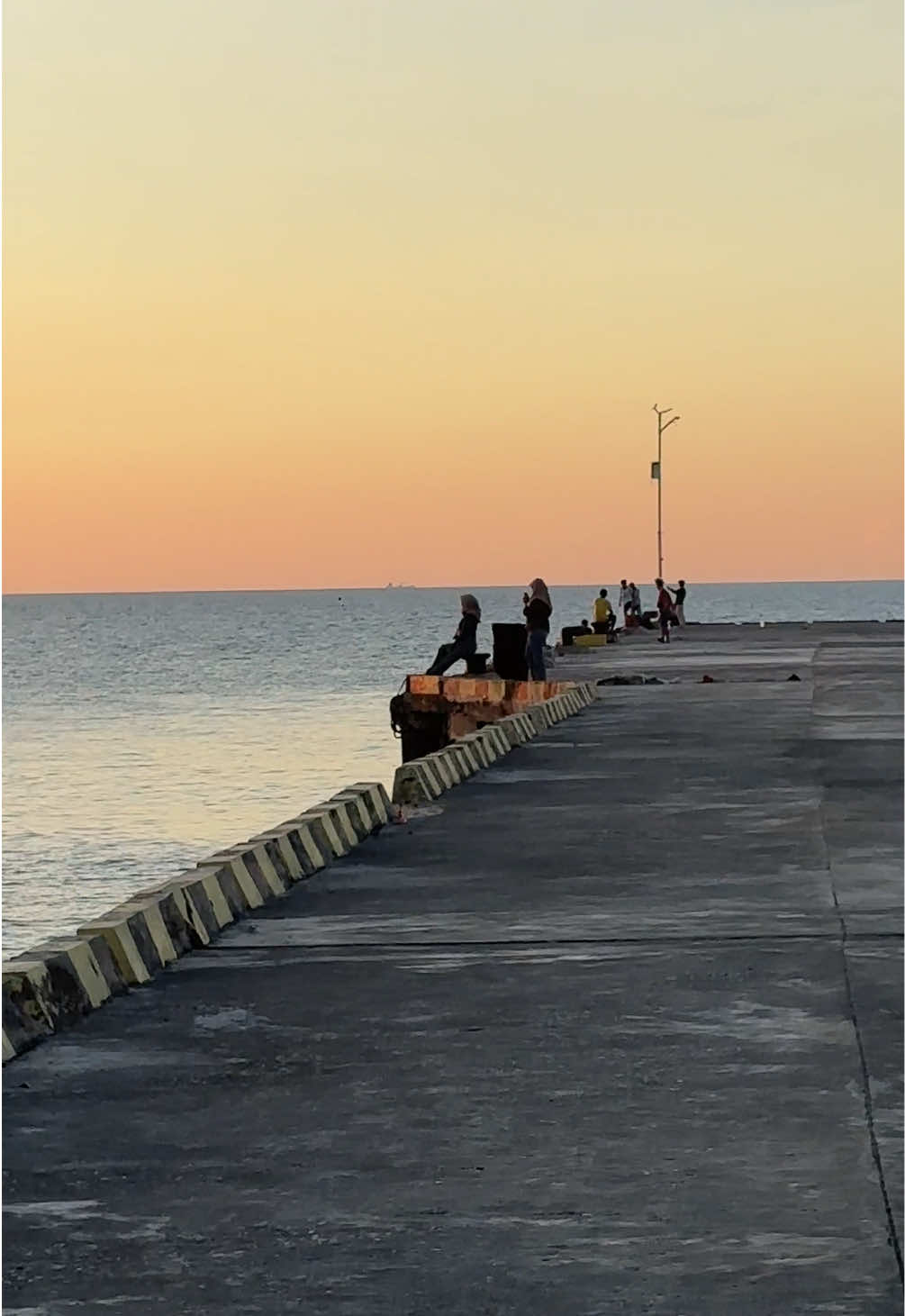 Pelabuhan Batukerbuy Pasean 🙌🏻 #sunset #cinematic #cinematicvideo #lagumadura #lagumaduraviral 
