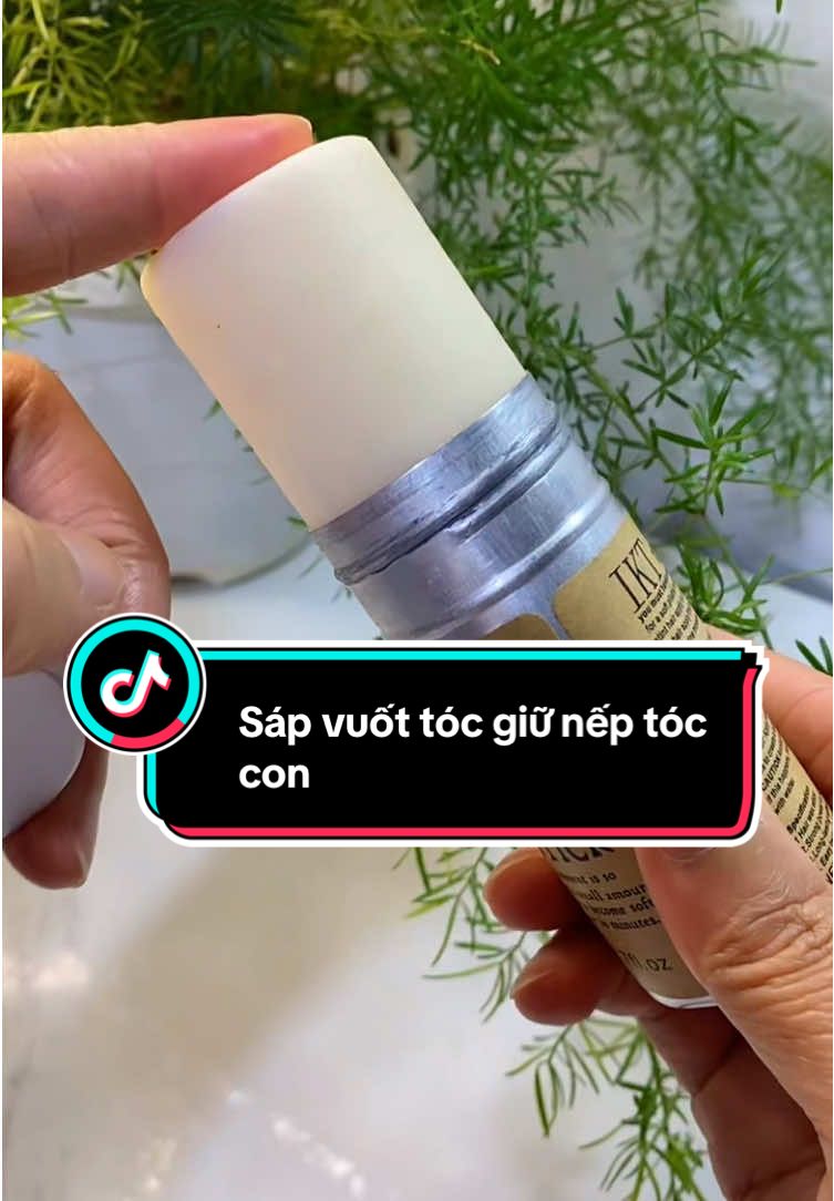 Chai sáp giữ nếp tóc con – chân ái cho chị em có tóc con lỉa chỉ 🌿 👉 Dạng sáp mềm mịn, 75g siêu tiết kiệm, tóc gọn gàng chỉ sau vài giây. 💚 Thành phần bơ & sáp ong, an toàn cho cả mẹ và bé. 💐 Hương thơm dịu nhẹ, tự tin cả ngày dài. #thuthattha #sapvuottoc #sapvuottocgiunep #ttlktiktokshop #xuhuong  @Thu thật thà  @Thu thật thà  @Thu thật thà 