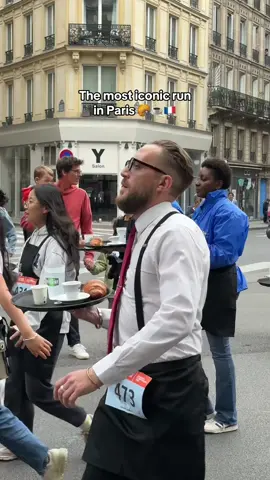 Ce dimanche a eu lieu la course la plus mythique de Paris !🥐 ☕️  Plateau, café, croissant et verre d’eau en main, le but est de ne rien faire tomber jusqu’à l’arrivée et il est interdit de courir ! Créée au début du 20ᵉ siècle pour mettre en valeur le métier, elle opposait à l’origine les travailleuses et travailleurs de la restauration. Aujourd’hui, les amateurs peuvent aussi s’y essayer et même les enfants ! Abonne-toi 🔥 #paris #coursedescafés #run 