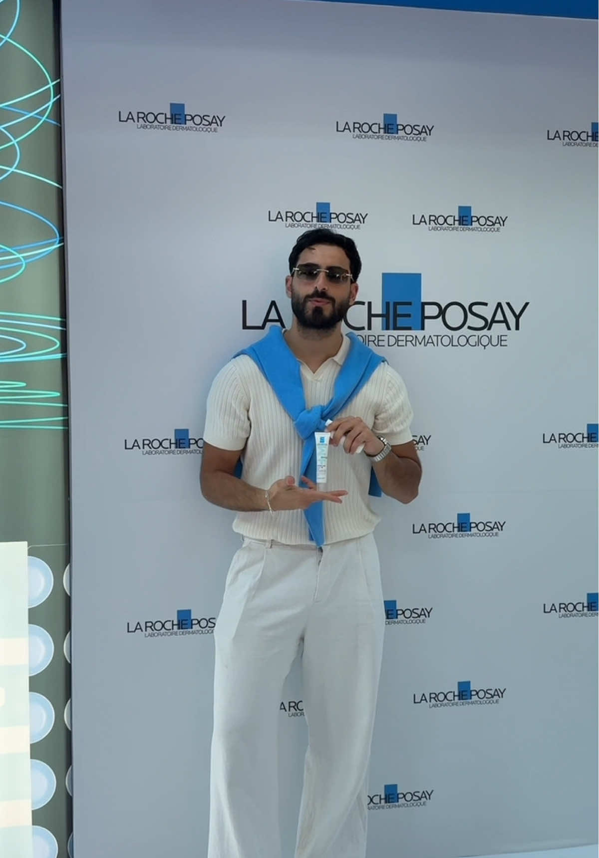 العلامة رقم 1 الموصى بها من أطباء الجلدية في العالم 👌@larocheposayarabia                      #dontpopit #acneproneskincare #pimplepatch #dontpoplt #larocheposay 