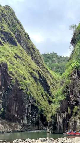 kata orang ini phuket versi lite, surga tersembunyi di Garut Jawa Barat. tapi buat aku kayanya cukup sekali aja ke sana. bukannya gak indah atau banyak punglinya. tapi lebih ke akses jalannya yang jelek dan jauh bgtttt😭😭😭 #explore #garutjawabarat #leuwitonjong #fyp #phuket 
