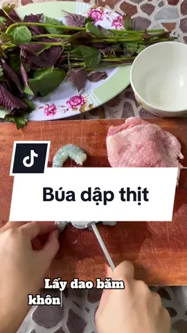 Muốn ướp thịt ngon khi chiên hoặc nướng thì dập vài đường gia vị thấm vào xớ thịt nấu lên thịt mềm và ngon hơn .Ngoài ra còn là dụng cụ đập đá , dập hành tỏi,….rất tiện lợi #buadapthit 