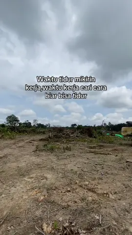 Pesona helper tahun tinggi🤣 #excavator #helper #alatberat 