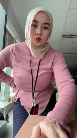 Outfit aku cakep banget bikin body langsing tp salah size aja😭😭😭 #fyp #atasanpink #outfit #outfitideas 