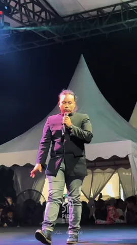 Penampilan @jeki-irwanda-official🌾 Bersama Temannya Di Acara Penutupan “PEUINGAT UROE LAHEE PIDIE KE 514” #pidie #acehviral #peuingaturoelaheepidieke514 