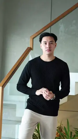 Another day another outfit idea with our Kevin Sweater!✨️ Available in many colors Cek link in the bio👈 #promoseruweekend #fashiontiktok #nalurelab #fashionman #bestsellerknitwear 