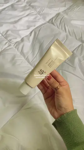 first time pakai sunscreen ni dah terfall in love korang, finally dah jumpa sunscreen paling best! sesuai untuk semua jenis skin ye hihi 💓 @Beauty Of Joseon Malaysia #sunscreen #beautyofjoseon #bojsunscreen #beautyofjoseonsunscreen #fyp 