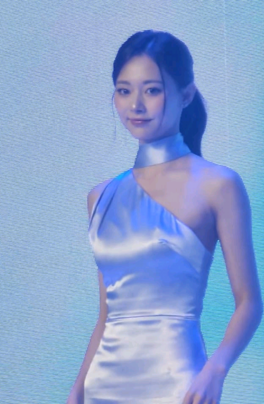 POND'S just made miracles happen because #TWICE's #Tzuyu visited Manila, gracing the #PondsSkinInstituteGala with her radiant presence as the new brand ambassador of the #HydraMiracle range 💙 #PONDSxTZUYU @pondsph 