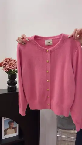 Ramdam na ba ng lahat ang lamig?Naku, tamang tama to sa malamig na panahon. #sweater #sweaterweather #sweatermurah 