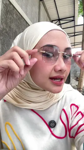 Udah pada punya belom ? #kacamatanoframe #kacamata #fashionwanita #fyp #fypdonggggggg 