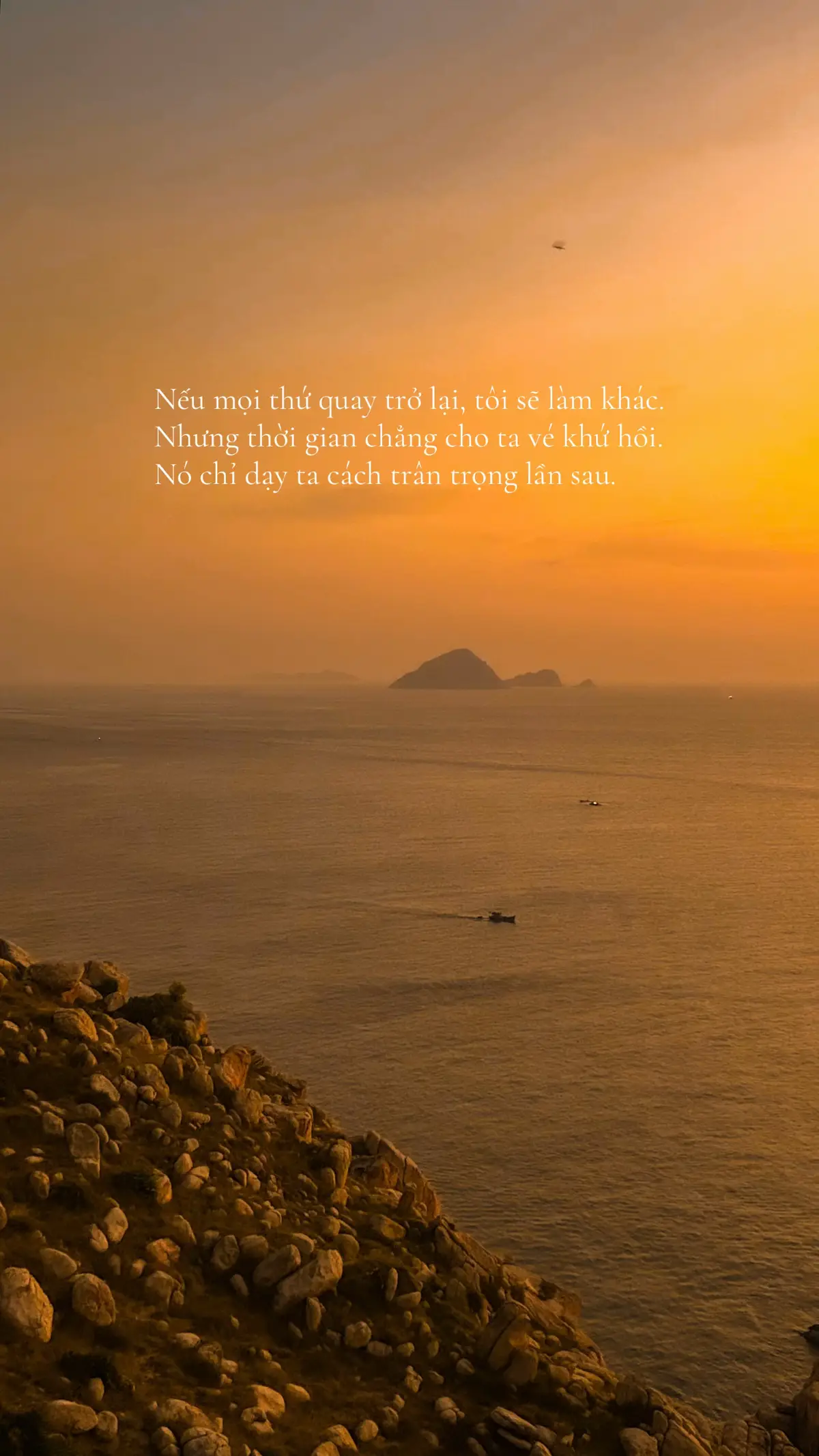 Thời gian là con đường một chiều, nơi mọi khoảnh khắc đã qua đều trở thành dĩ vãng… #trichdanhay #quoteoftheday #sunrise #tamtrang #sadstory 