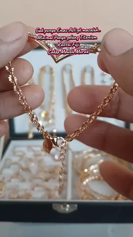 Minimal punyalah untuk koleksi gelang Titanium Rantai fuji Cakep,Mewah cocok di pakai untuk semua acara #gelangtitanium  #fashionaccessories  #cantik #mewah #fyp 