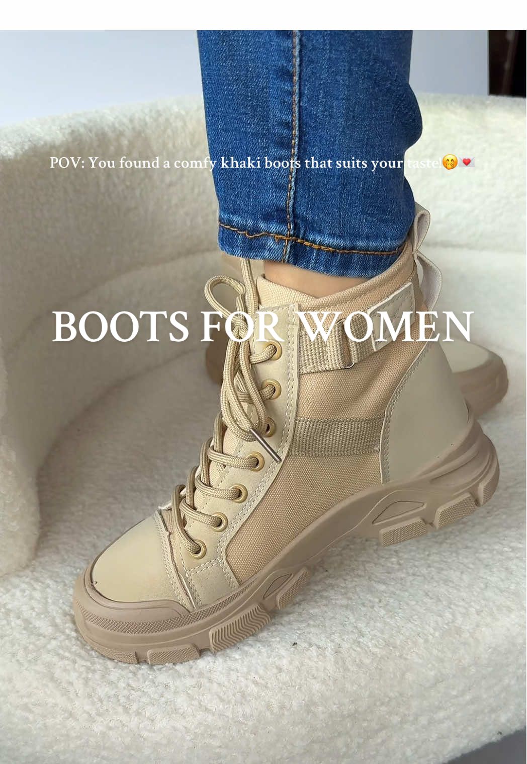 I really love these martin boots. The color is giving. #bootsforwomen #flatboots #khakiboots #ootdboots 