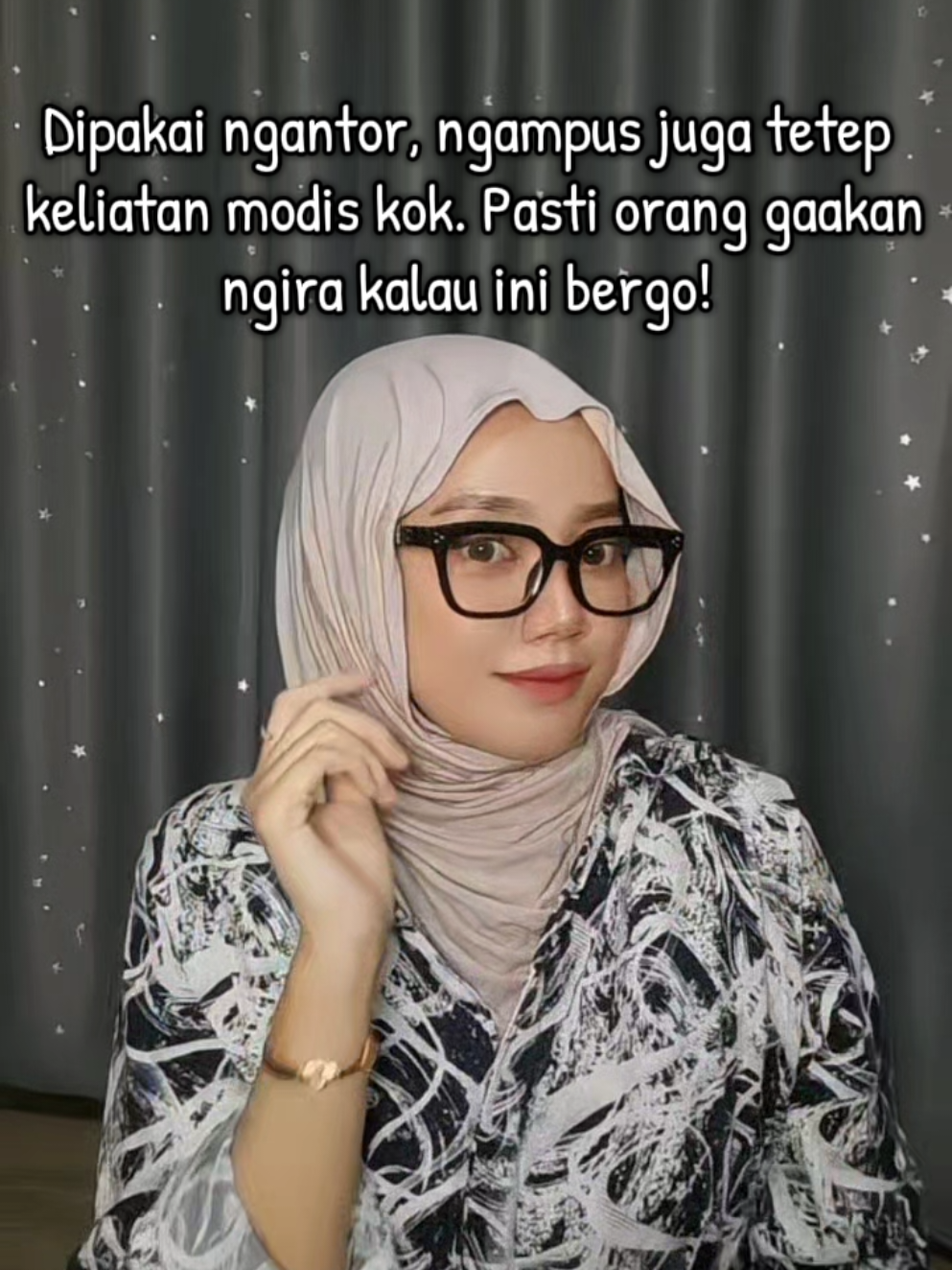 Kalau gak dikasih tau bergo, orang pasti gaakan pada sadar. Pasti dikira nya pake pashmina hihi #pashminatutorial #pashminamelyot #bergo #ramadhan #lebaran 