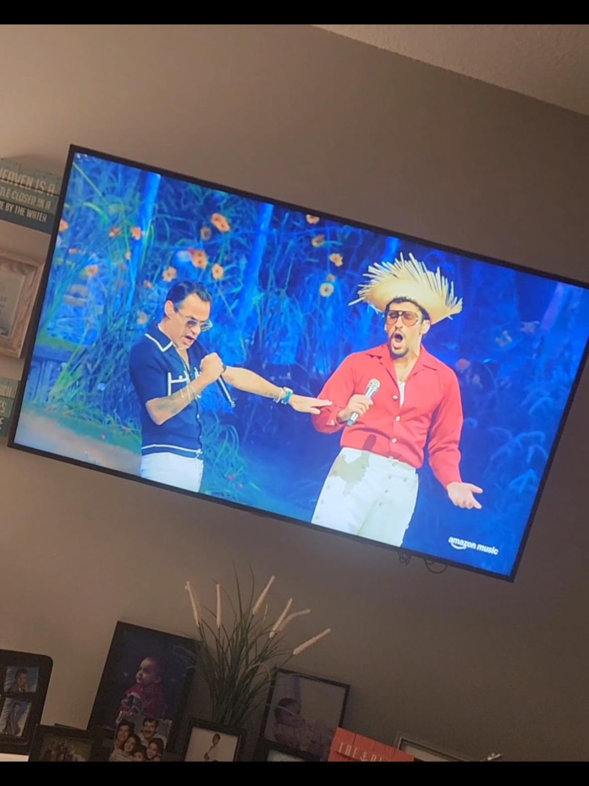 Bad Bunny brought out Marc Anthony!! Wow!! #badbunny #preciosa  #badbunnyresidencia #marcant #fyp 