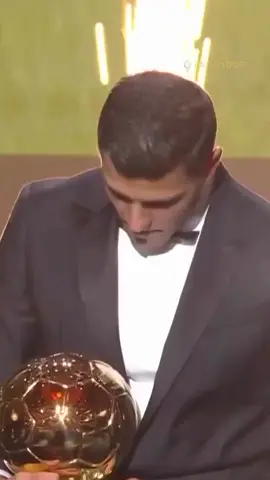 ⚽✨ Last year, Rodri went on stage to take his Ballon d'Or trophy! #ballondor