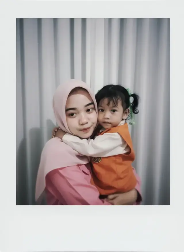 definisi memeluk diri sendiri, maaf dan terimakasih atas perjalanan yang panjang ini🌺✨ #fotoai #masakecil 