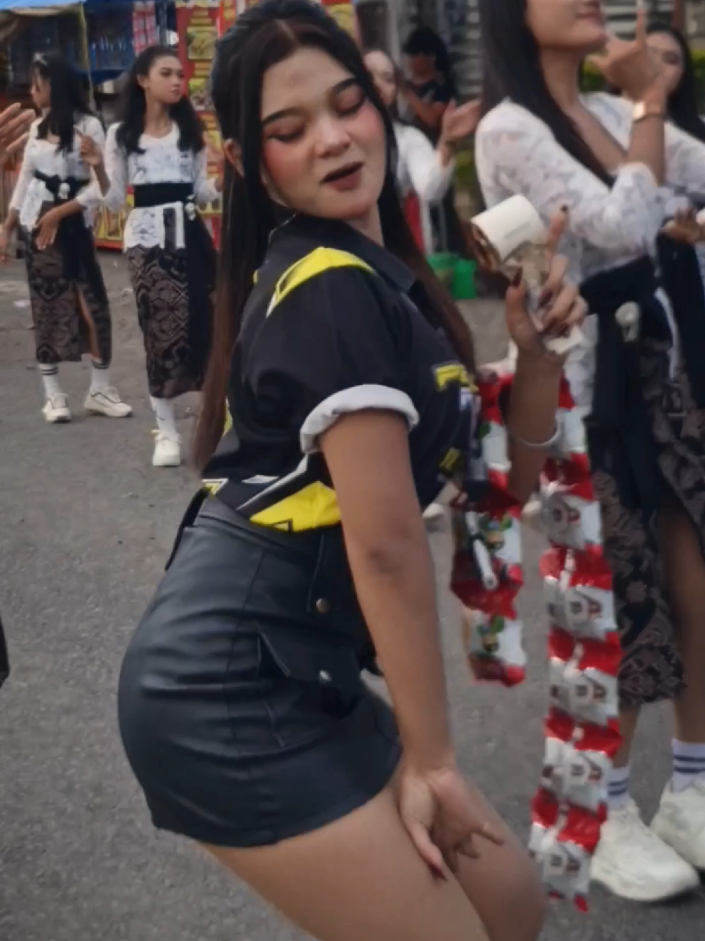 sampai bawah....  #karnaval 