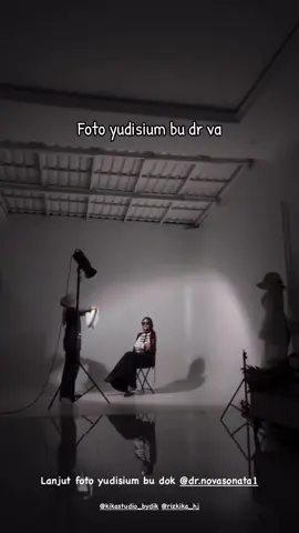 Mau foto yudisium atau graduations ala ala gen z ? Ke kika studio aja biar foto kalian makin kece 😊