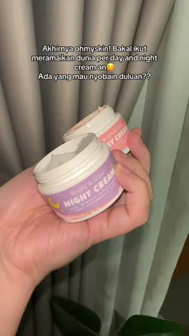 Kalian bakal suka banget sama teksturnya! YANG MAU COBAIN DULUAN KOMEN DULU 👇🏻 . Produk yang aku develop dari awal bangun ohmyskin! Di tahun 2020🥹 akhirnya jadi aku launching setelah ter hold bertahun2. Uda tau kan? Kenapa? Kualitas kualitas kualitas!!! Gamau aku asal launching dan kasih barang gajelas!! Apalagi yang penting murah. No no no  coming soon! Day and night cream @ohmyskinid #ohmyskin #daycream #nightcream 