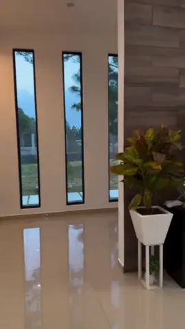 Make every second stylish ⏳💎 Add this stunning golden hourglass to your collection today!     #homedecor #minimalist #elegantdecor #glasstimers #trending 