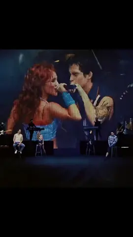 Ai na tour não teve homenagem pro poncho! Podiam ter cantado 