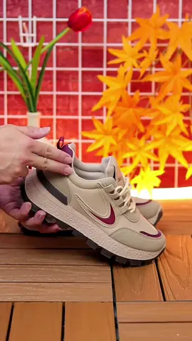 sepatu sneakers wanita ini nyaman dipakai kerja #sepatusneakers #sneakerswanita #sepatuwanita #sepatuimport 