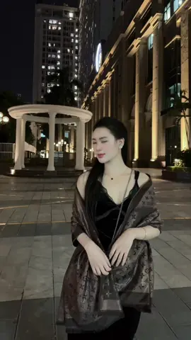 Để ck con ở nhà xuống phố hít không khí mùa thu đi các cô ơi 🤣🤣🤣#beautyvu 🥰🥰