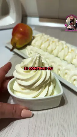 Pere în haină cremoasă, dulceață fină pentru prăjituri rafinate🍰👌🍐🍐#crema #ionelaskitchen Si continui cu cremele de fructe si astazi va prezint una mega delicioasă cu pere. Și veți rămâne uimiți de rezultat. Este o cremă fiartă și este perfectă pentru a umple si decorat torturi si prajituri. Stați cu mine un minut să vedeți ce ușor se pregătește. Inițial am folosit patru pere mai mari, bine spălate. Le-am decojit. În total trebuie să obțin 400 de grame de pere. Le-am tăiat cubulețe. Dacă perele sunt destul de coapte, puteți evita zahărul în această cremă. Apoi, într-o oală la foc mic, am pus 50 de grame de unt. L-am topit un pic. Deasupra am pus cele 400 de grame de pere tăiate cubulețe. Le-am stropit cu sucul de la jumătate de lămâie, 40 de ml de suc de lămâie. Am mai adăugat două linguri de zahăr. Este opțional dacă perele, cum v-am spus mai înainte, sunt destul de coapte, puteți evita zahărul. Am mai adăugat o linguriță de pastă de vanilie. Am călit totul la foc iute circa un minut. Am blenduit foarte bine perele până când am obținut un piure cremos, apoi am adăugat 300 de ml de lapte și 50 de grame de amidon de porumb. Amidonul de porumb îl puteți înlocui cu făină albă, cantitate dublă. Și am amestecat încontinuu până când crema s-a îngroșat la foc mediu. Pentru a deveni cât mai fină, am mai blenduit-o încă o dată, iar după ce s-a îngroșat și a dat câteva clocote, am oprit focul, am pus-o într-un vas rece, am acoperit-o cu folie alimentară și am pus-o la răcit la frigider. După ce s-a răcit complet, am mixat-o pentru a deveni cât mai cremoasă. Să îmi scrieți în comentarii dacă vă place această cremă și aștept rezultatul și pozele voastre. Vă mulțumesc! Apoi am mai adăugat 400 de ml de frișcă lichidă, deja dulce, vegetală, am mixat-o până când am ajuns la această consistență, apoi am încorporat treptat crema de pere. Vă garantez că veți obține un rezultat nemaipomenit. Această cremă este absolut delicioasă, perfectă pentru a umple si decora torturi și prăjituri. O puteți folosi și pentru deserturi la pahar sau pentru brioșe. Și se poate păstra la frigider timp de 5 zile. Dacă v-a plăcut și v-am inspirat, nu uitați să îmi dați un like sau să o distribuiți și pe pagina dumneavoastră. Să vă fie de folos și poftă bună!