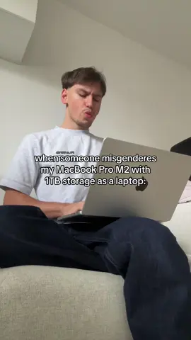 i dont speak broke lapptop 🙄🙄🙄#studytok #motivation #yourluay #student #macbook