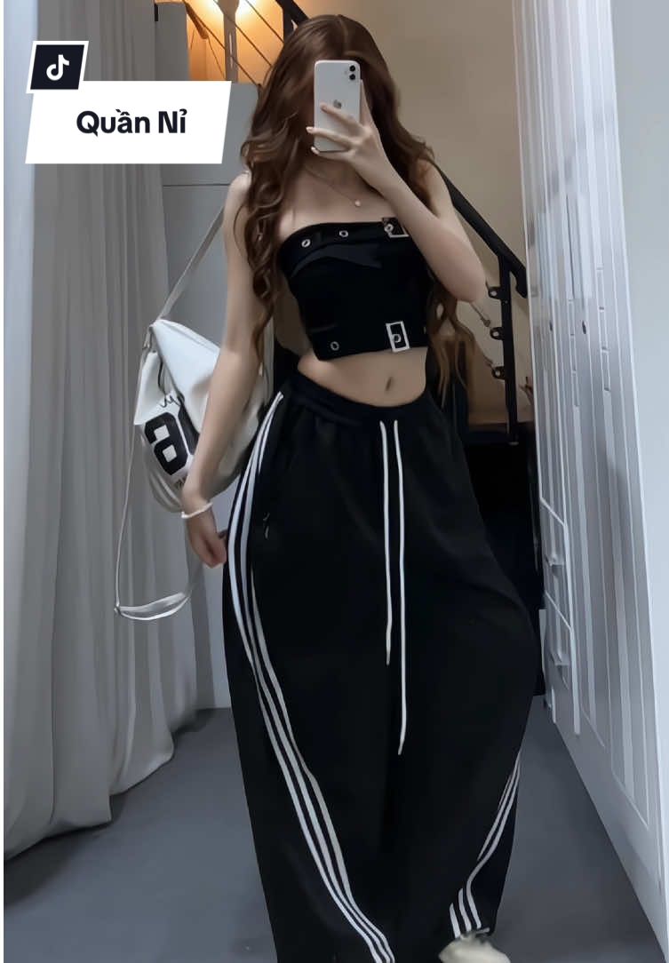 Tìm được em quần form che khuyết điểm chân đỉnh khỏi bàn #saravietnam #quandaiongrong #quanongrong #thaosuneo #viralvideo 