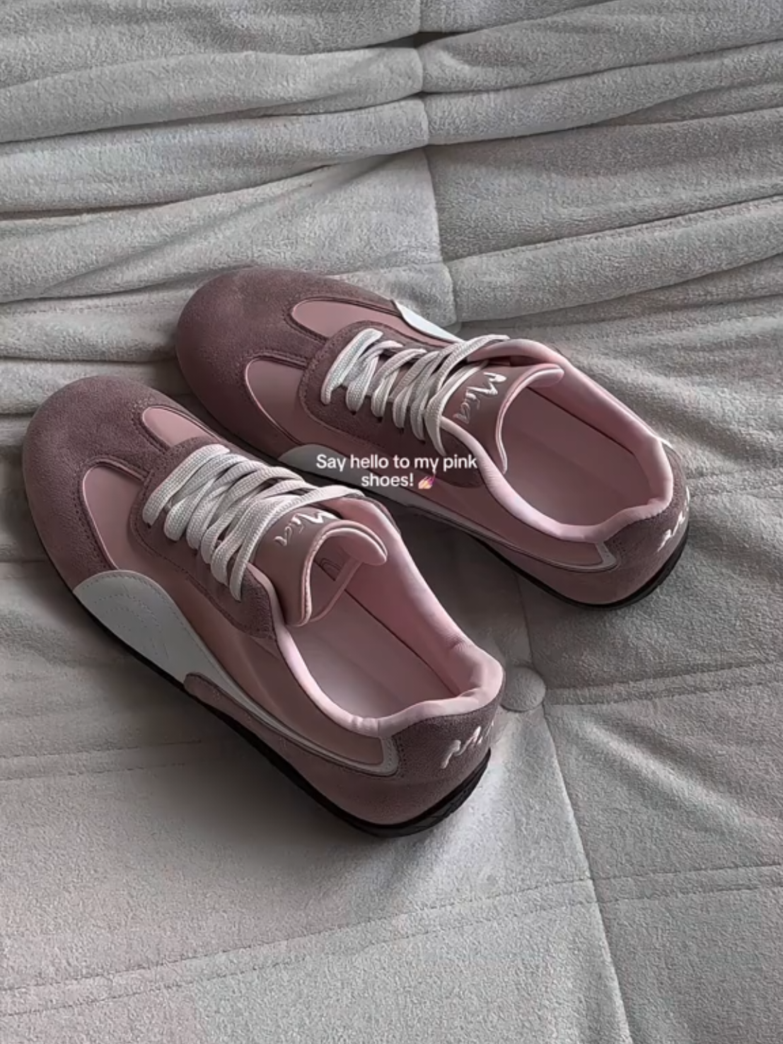 Not me falling in love with my own shoes 😭💖 #shoes #pinkshoes  #shoesrecommendation #shoeslover #fyp 