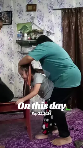 genap 1 tahunnn sdh...dia kc masuk kpala dia d krusi last2 x blh kluar😆🤣 nenek dia pula marah2 sbb tu korusi nenek dia kna gergaji😂#onthisday #fypシ 