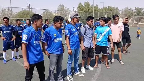penyerahan hadiah juara 3.di raih Ole viking fc.oncom comunity cup Riyadh 2025