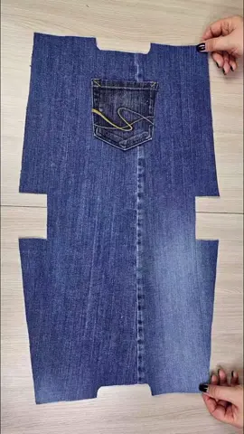 Effortless Tricks to Sew a Stylish New Bag from Old Jeans – DIY Denim Transformation #sewingtricks #diyfashion #upcycleddenim #foryou #newyorkfashion 
