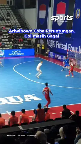 Guntur Sulistyo Ariwobowo mencoba membobol gawang Latvia, namun masih belum beruntung.  Kreatif: Hanifa Khayla Putri Video Jurnalis: Sayid Al Ghifari @timnasfutsal @timnasindonesia #AyoNontonFutsal #DemiGaruda #TimnasFutsal #FutsalIndonesiaJuara #4NWS2025