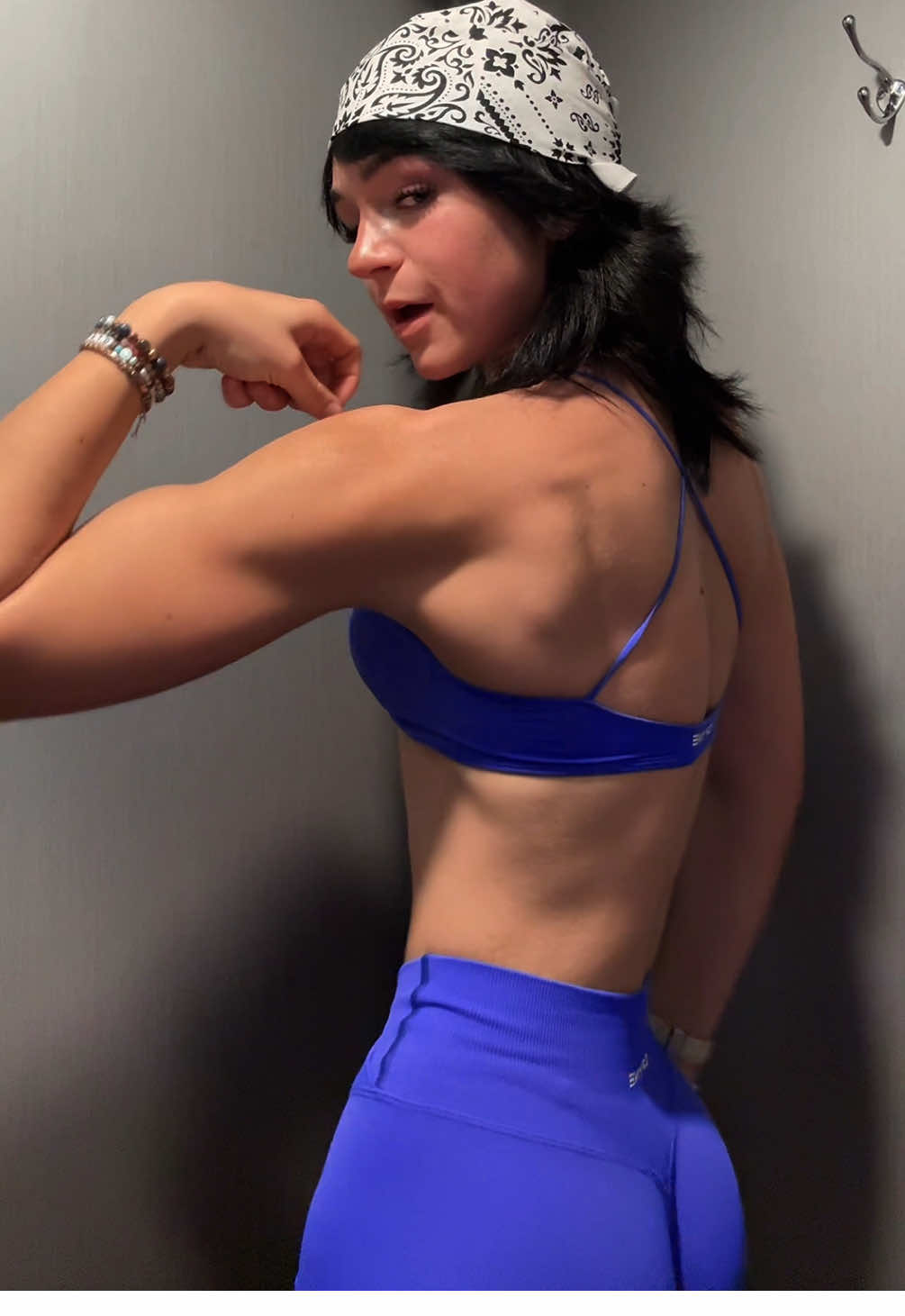 back day & blue sets > from @DFYNE code BUFFUNICORN 🧍🏻‍♀️🧚🏻 #gymwomen #gymoutfitinspo #dfyneoutfits #strongwomen #inspogym 