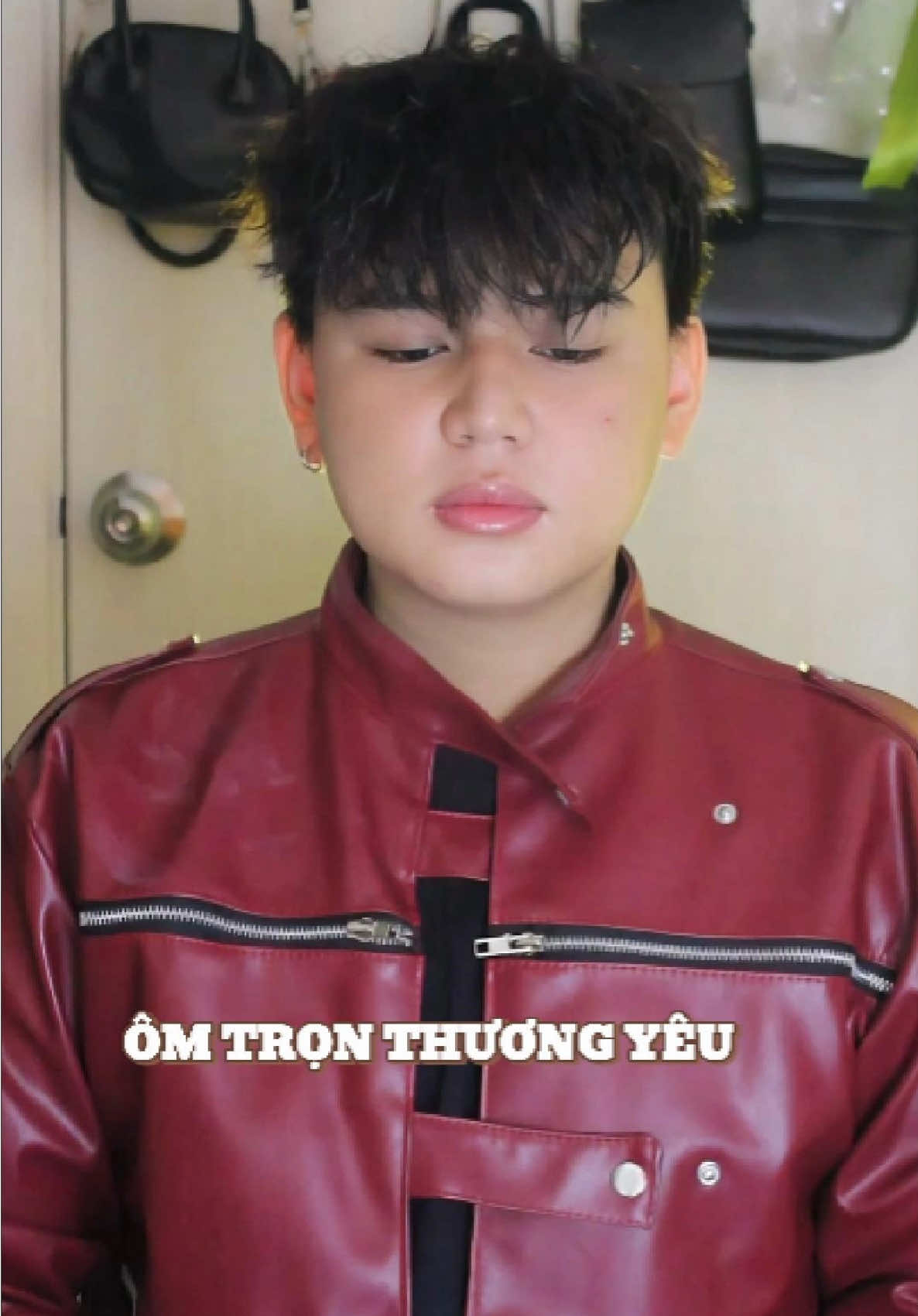 Cảnh báo: Clip có chứa nhiều biểu cảm hơi… điệu 😂 Nhưng mà nhạc thì dễ thương, chill thì khỏi bàn 🎶🌸 #omtronthuongyeu #anlongcover #songcovers #tiktokvoicevn #fyp 