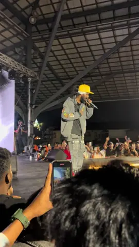 keefa performing Koti salakuna “කොටි සලකුණ