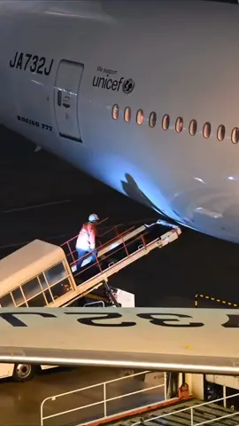 Turu dinggo leren,tangi dinggo kerjo,wayah seneng dibagi-bagi, wayah susah ditanggung dewe. #japanairlines #jowostory #groundhandling #foryou 