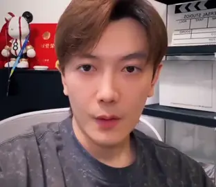 Lý Đình Triết, anh là người dám lên tiếng về vc của VML anh là người live douyin và lên tiếng nói về vc VML bve VML và hiện anh bị đe doạ và bị cấm live douyin,(cái này toi góp ý riêng,nếu sau một thời gian dài anh kh xuất hiện nữa thì có thể...,chỉ mong mn có thể chú ý đến anh một chút hiện thế lực ngầm rất mạnh chỉ mong anh sẽ k là ng tiếp theo của bno..) #vumonglung #lydinhtriet #viralvideo #viral 