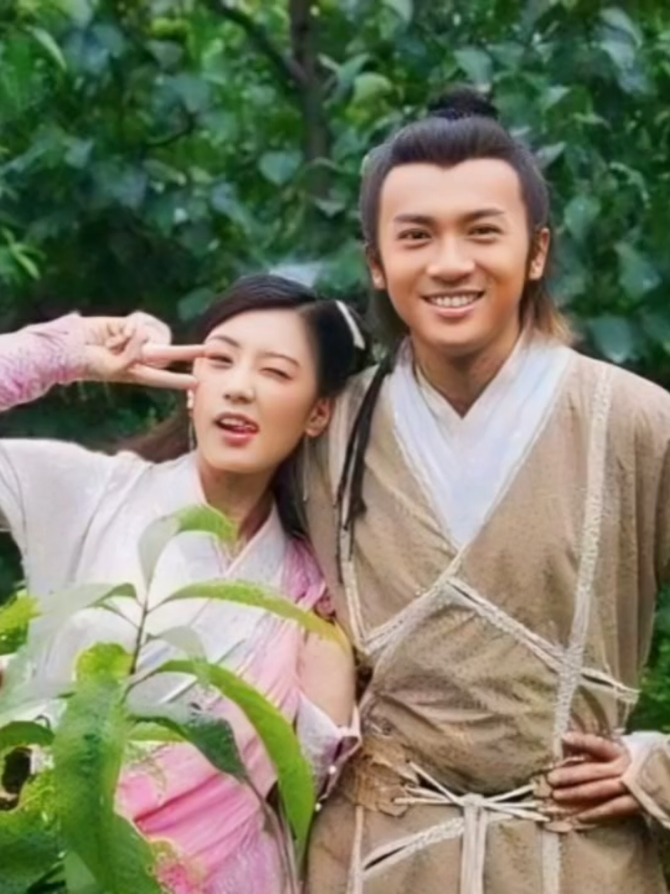 Triệu Mẫn (Giả Tịnh Văn), Trương Vô Kỵ (Tô Hữu Bằng), Chu Chỉ Nhược (Cao Viên Viên) - Phim Ỷ Thiên Đồ Long Ký 2003  #trieuman #truongvoky #chuchinhuoc #ythiendolongky2003 #giatinhvan 