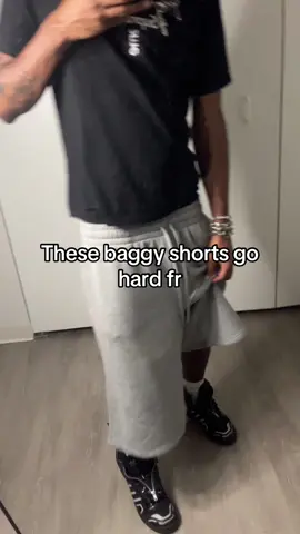 #baggy #baggypants #shorts #sweatpantsoutfit 