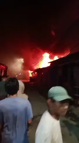 *UPDATE* *LAPORAN KEBAKARAN* *SUDIN PENANGGULANGAN KEBAKARAN DAN PENYELAMATAN* *KOTA ADMINISTRASI JAKARTA UTARA* *KELOMPOK AMBON* Hari / Tgl : Minggu / 21 September 2025   Waktu Terima Berita : Pkl. 19.40 WIB Sumber Informasi : Warga datang  Pelapor :       No. Tlp. :  Titik Kenal : Rawa malang Alamat : jl cakung drinase Kel. Semper timur Kec. Cilincing  Objek Terbakar : Rumah tinggal #fyp #foryou #damkar #kebakaran #jakut 