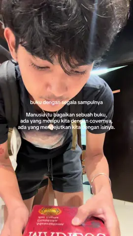 nilai lah seseorang mulai dengan satu kata dan berbicaralah dengannya, jika menilai dengan mata anda hanya akan mendapatkan buruknya