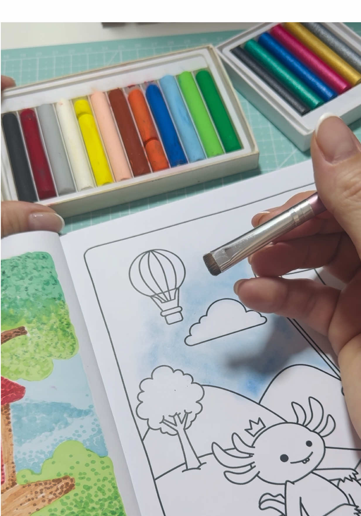 ~ Como eu faço pra colorir usando giz pastel oleoso! 🩵☁️  . . #colorindo #gizpasteloleoso #gizpastel #dica #dicacriativa 