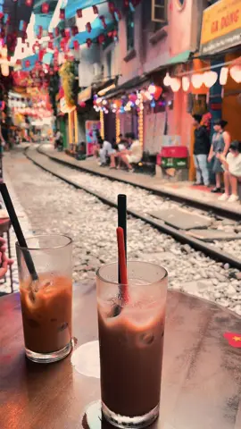 Nếu bỏ lỡ thì phải đi chuyến tàu khác T Phố đường tàu Phùng Hưng 31-8 #hanoi#phoduongtau#fyp