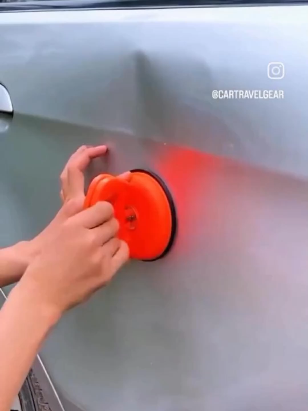 🚗✨ Solução rápida para pequenos amassados! A Mini Ventosa Puxador é prática, compacta e multiuso: ✅ Remove amassados superficiais em carros e motos ✅ Auxilia na troca de telas de celulares e tablets ✅ Borracha premium com forte aderência em superfícies lisas ✅ Alça de liberação rápida – fácil de usar ✅ Compacta e portátil, cabe no porta-luvas ou kit de ferramentas 👉 Comente 