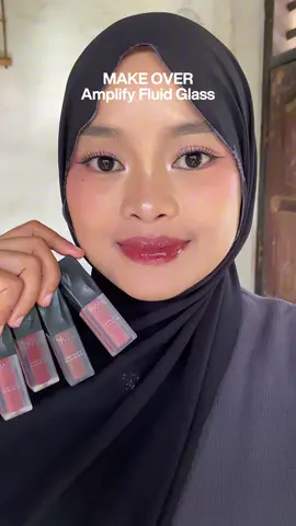 jatuh cinta bgt sama lip gloss terbarunya make over 🥰✨ bisa cover bibir gelap, finishnya cantik bgt, glossy, shiny, bikin lembab kaya pake lip care, padahal ini lip gloss 😭🫶🏻 emg best deh make over lip amplify inii @makeoverid  #MakeOverAmplify #makeovermastershade #mymastershade #lipgloss 